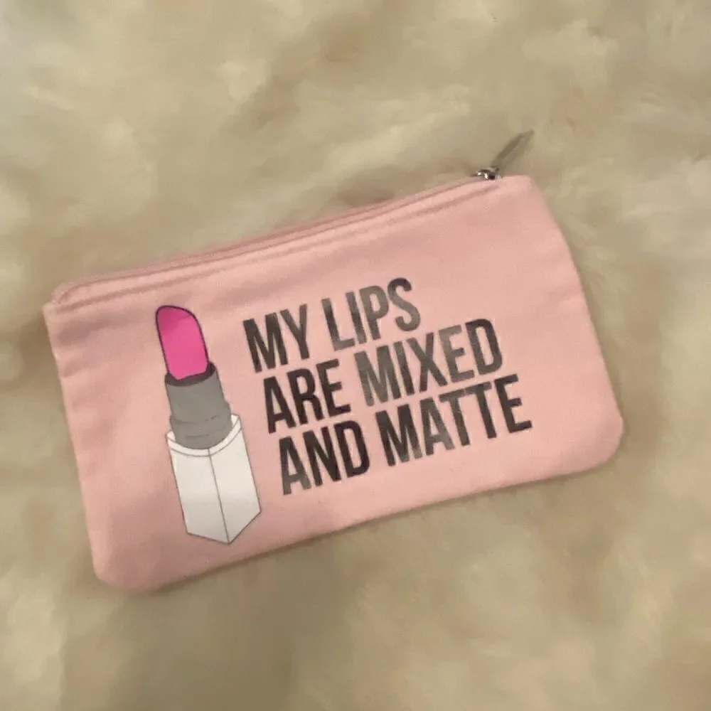 [Clinique] limited edition cosmetic pouch BNWT #12